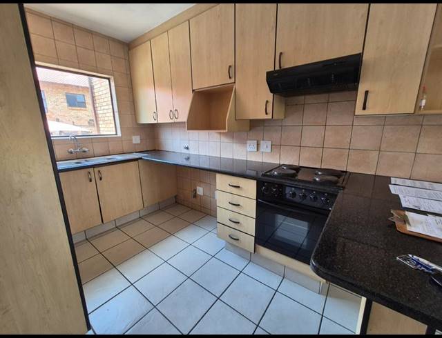 2 BEDROOM TOWNHOUSE FOR SALE IN FLORENTIA